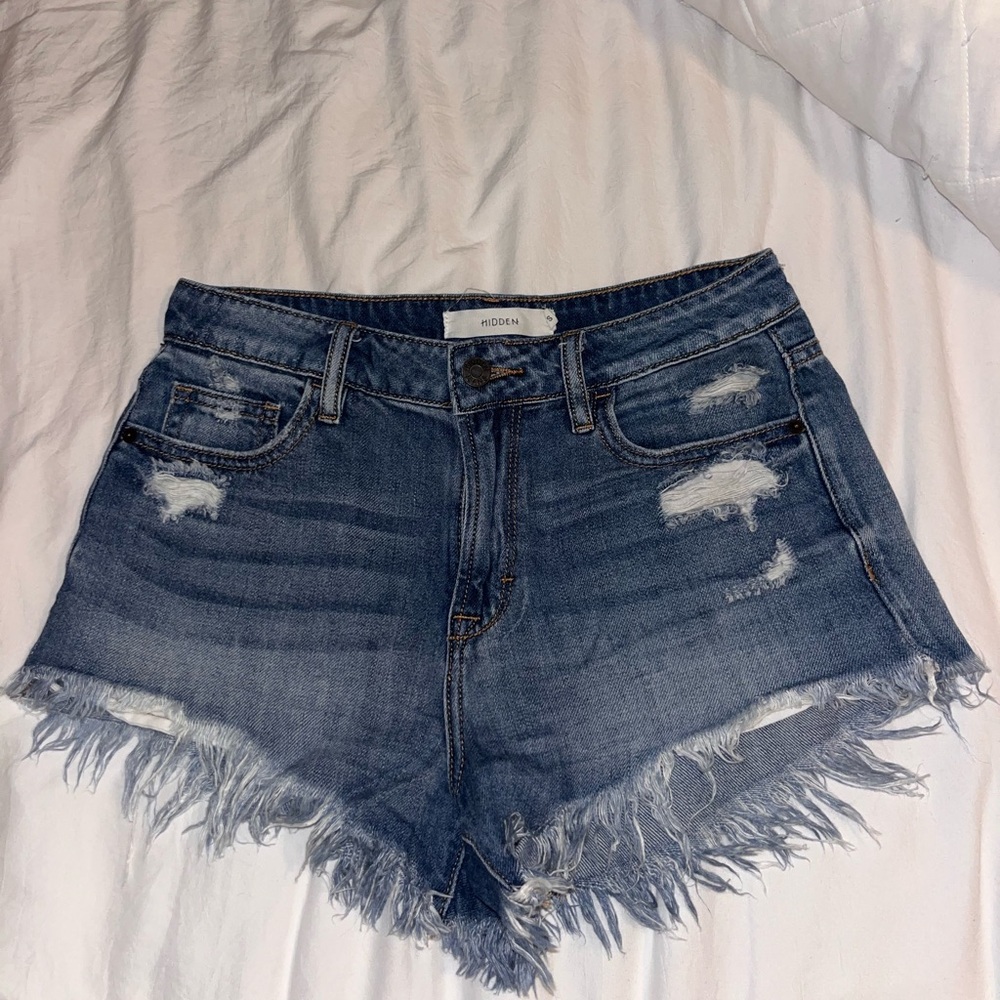 HIDDEN MEDIUM WASH SUPER FRAYED SHORTS - Size Small